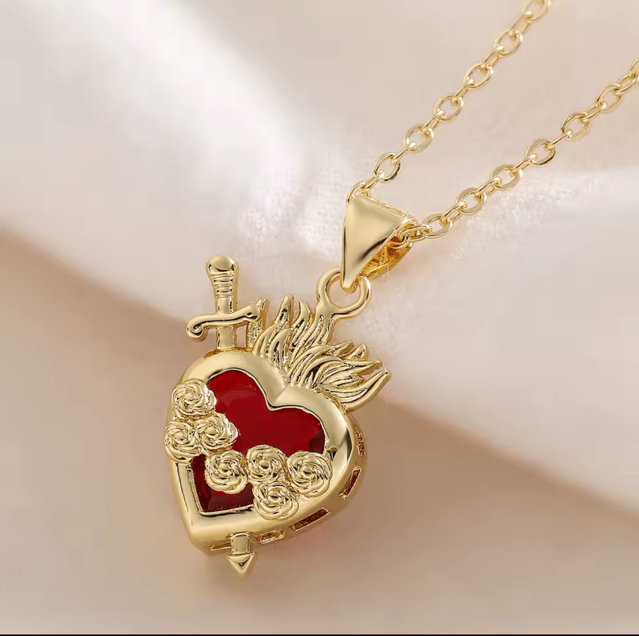 Sagrado Corazon en Chapa de Oro 18K de Mayoreo, diseño duradero y sofisticado — E|B Jewels.