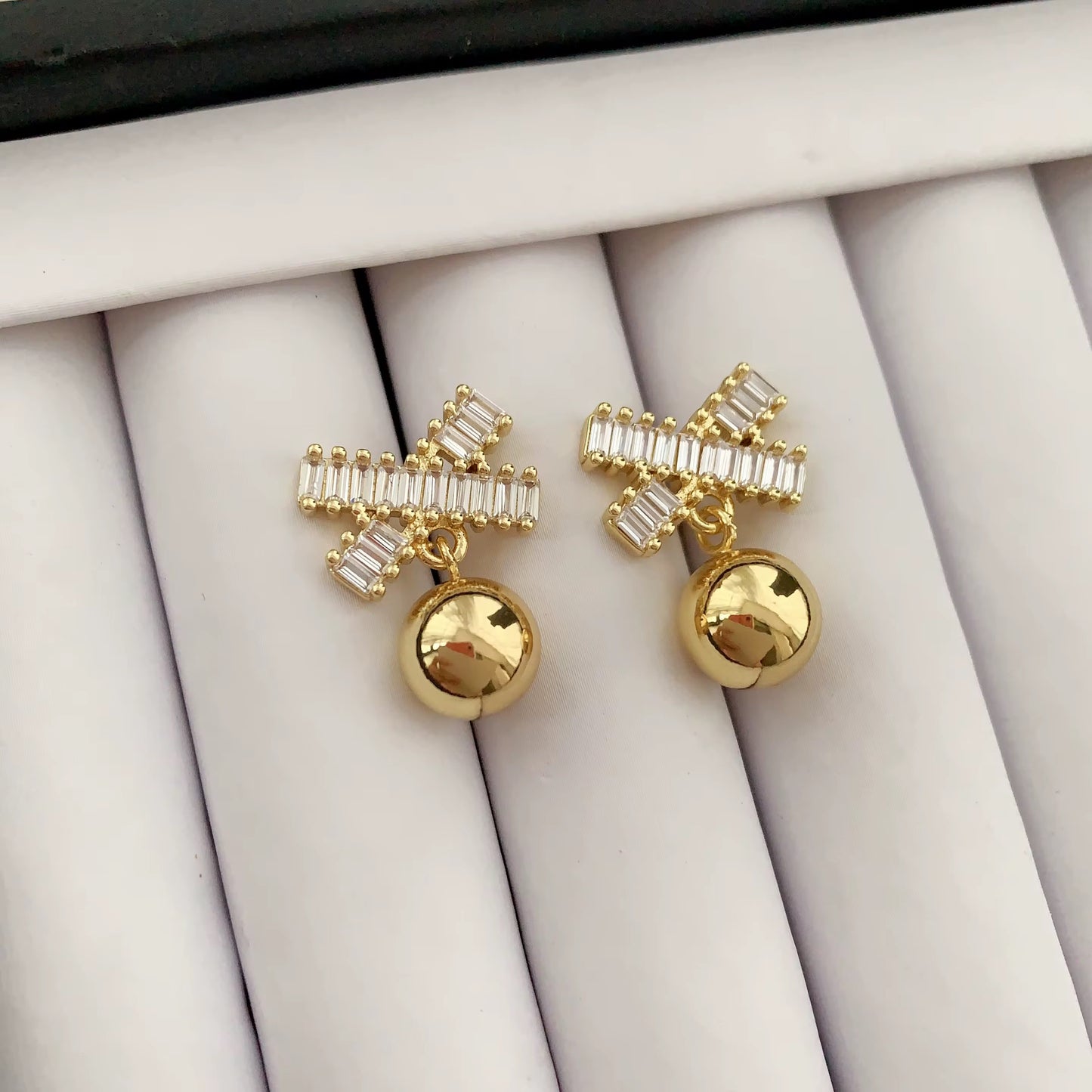 Aretes al mayoreo en Chapa de Oro 18K de Mayoreo, diseño duradero y sofisticado.