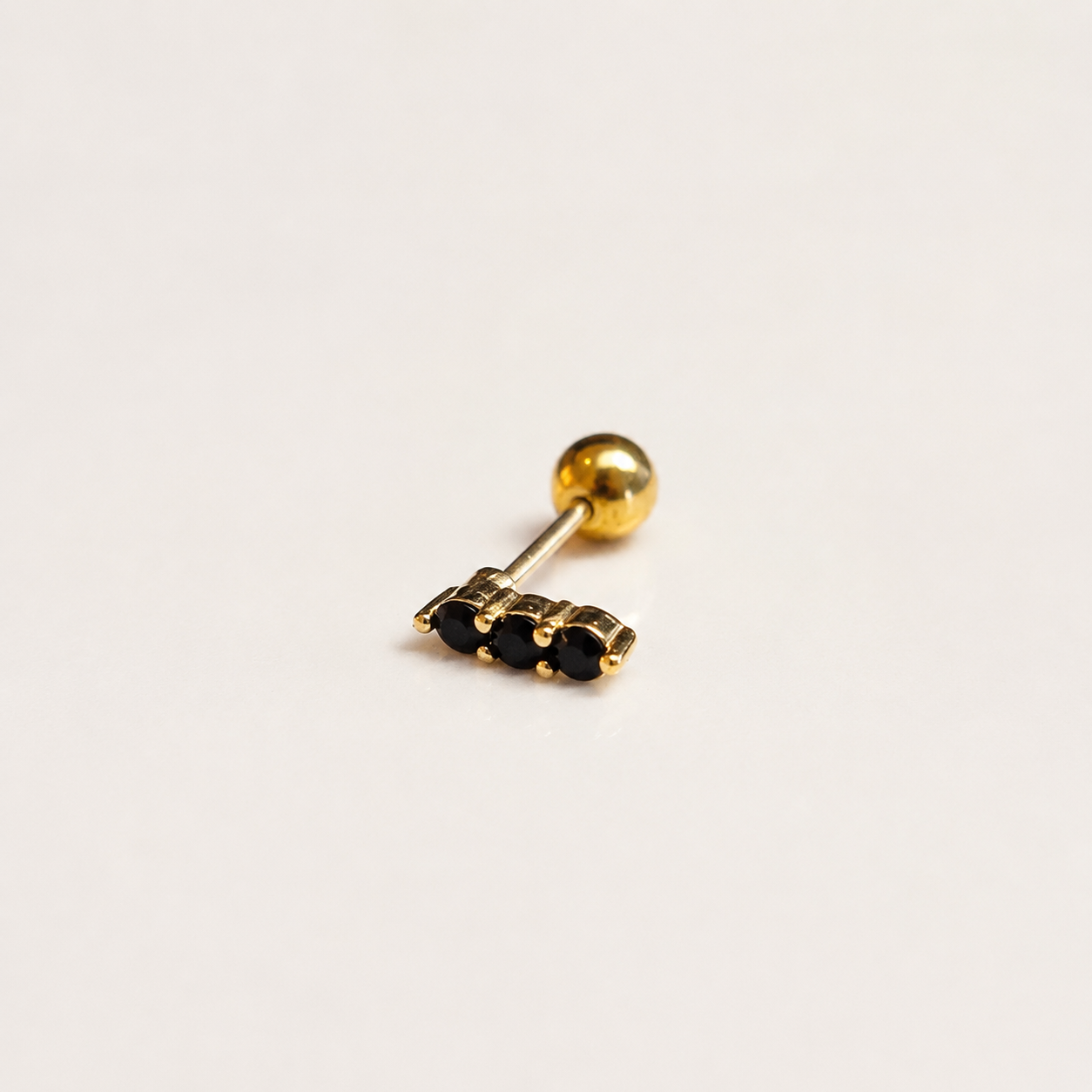 Aretes PEARCING BLACK en chapa de oro 18K con cristales negros brillantes