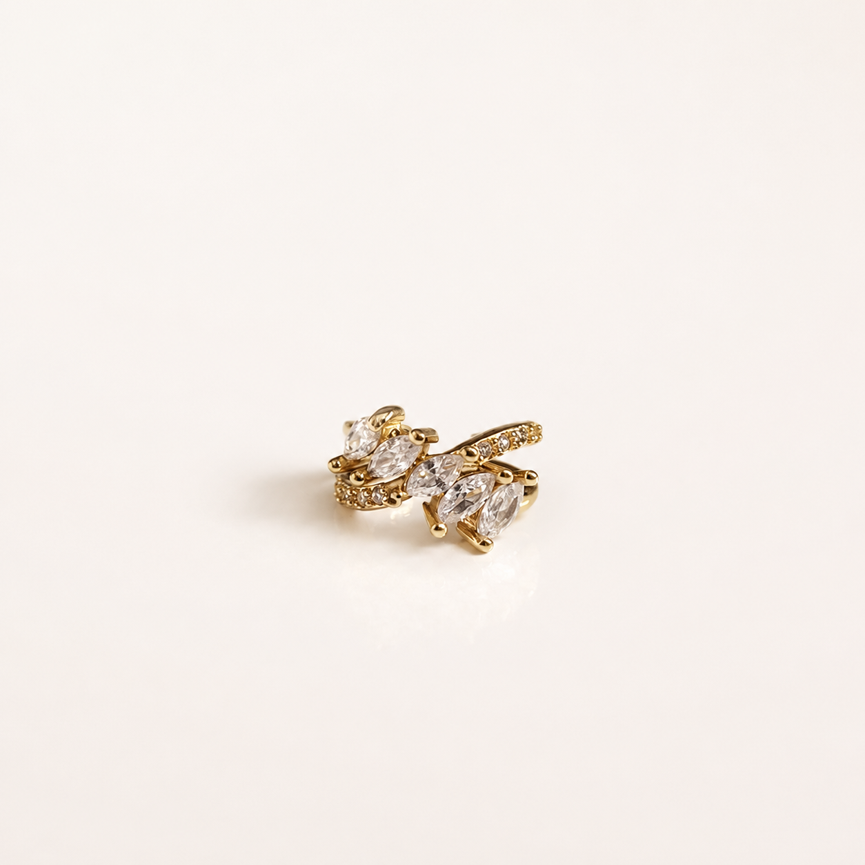 Aretes PEARCING ELEGANZA en chapa de oro 14k con piedras brillantes para joyería de mayoreo