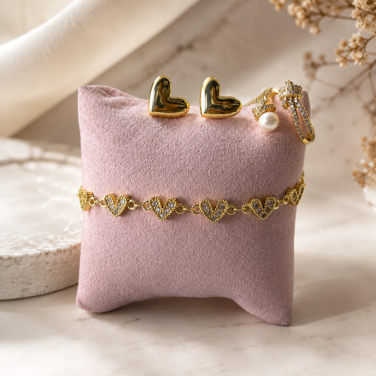 Aretes Amara tipo broquel, pequeños y delicados para joyería de mayoreo