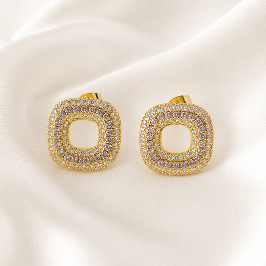 Aretes Monao con zirconias en chapa de oro 18K, diseño elegante y luminoso

