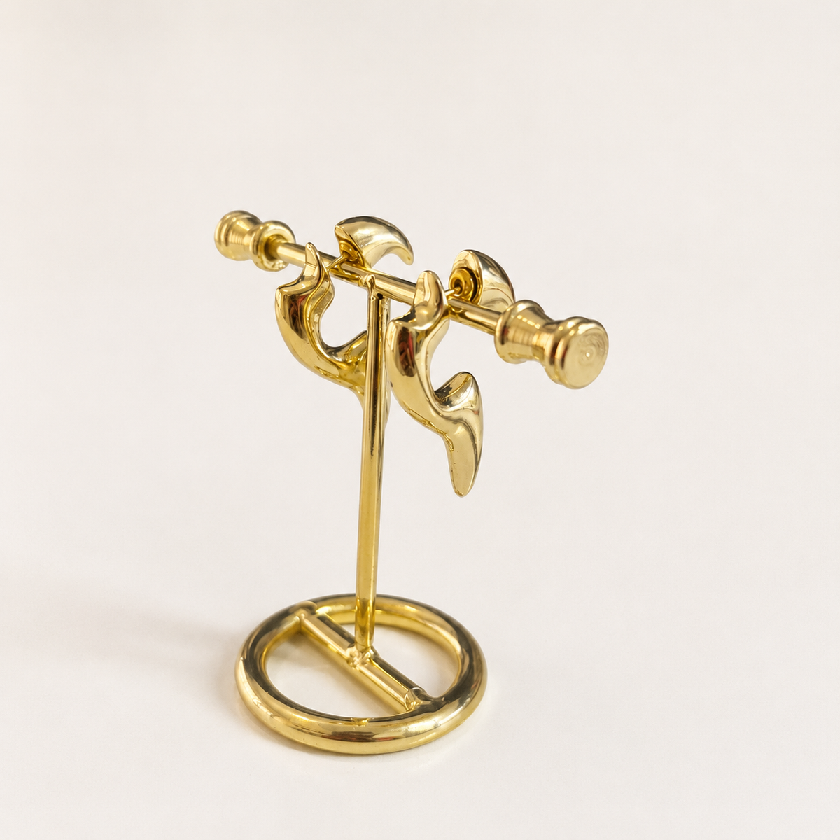 Aretes corazón partido en chapa de oro 18K para joyería de mayoreo.
