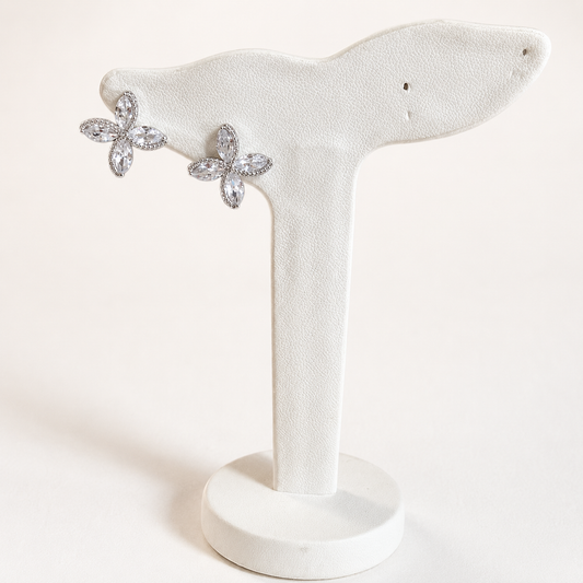 Aretes flores con cristales silver en chapa de oro blanco 18K para joyería de mayoreo.