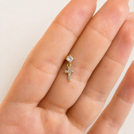Aretes tipo PEARCING CRUZ GOLD en chapa de oro 18k con piedras brillantes para joyería de mayoreo.