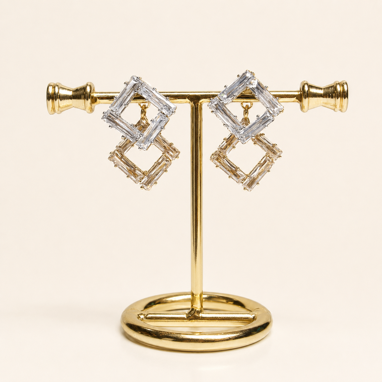 Aretes Roma en chapa de oro de 18k con cristales o zirconias para venta de joyería al mayoreo.