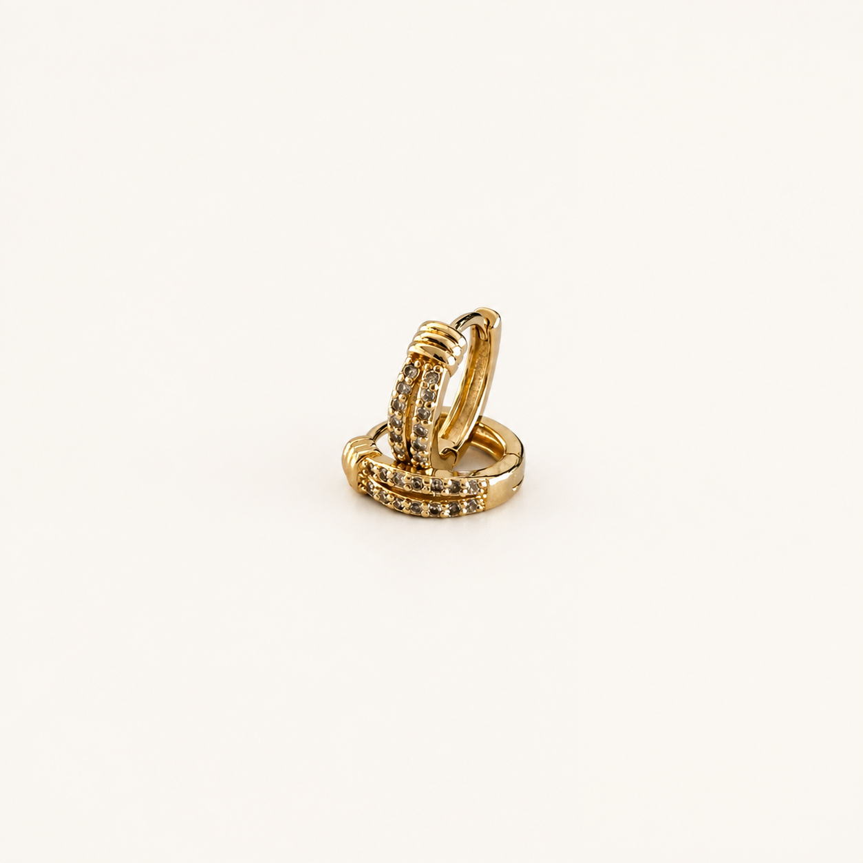 Arracada Vella doble en chapa de oro de 18k con piedras brillantes, joyería femenina para venta de mayoreo.