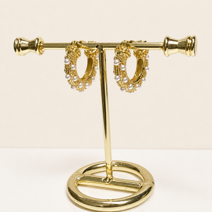 Arracadas Helena con perlas, elaboradas en chapa de oro de 18K para venta de joyería al mayoreo.