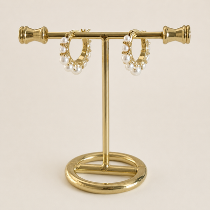 Arracadas Mini Perla Hope en chapa de oro de 18k con detalle de perla para venta de joyería al mayoreo.