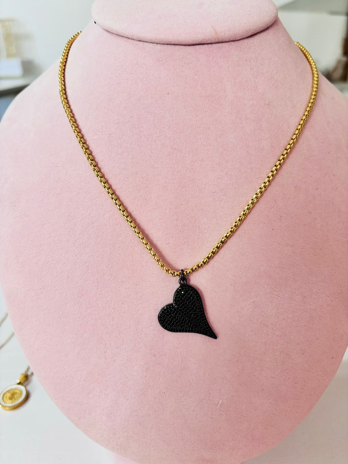Collar corazón negro chico