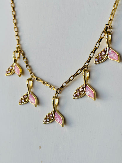 Choker colas de sirena en chapa de oro 18K con diseño marino, femenino y moderno para venta de joyería de mayoreo.