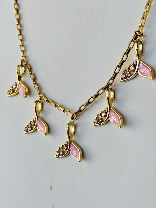 Choker colas de sirena en chapa de oro 18K con diseño marino, femenino y moderno para venta de joyería de mayoreo.
