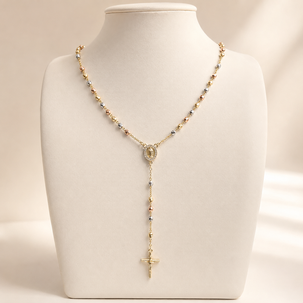 Collar tipo rosario de chapa de oro 18K para venta de joyería religiosa de mayoreo.