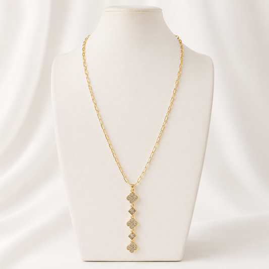 Collar con piedras y detalles en chapa de oro 18K, diseño colorido y femenino para joyería de mayoreo.