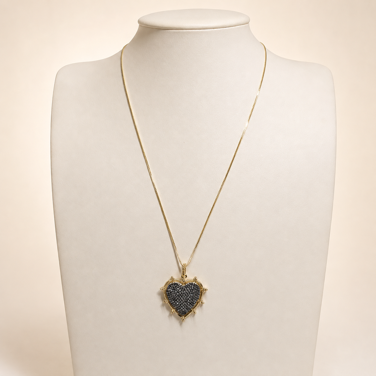 Collar de chapa de oro 18K con acabado dorado, diseño femenino y elegante para venta de joyería de mayoreo, ideal para combinar con aretes, pulseras y anillos.