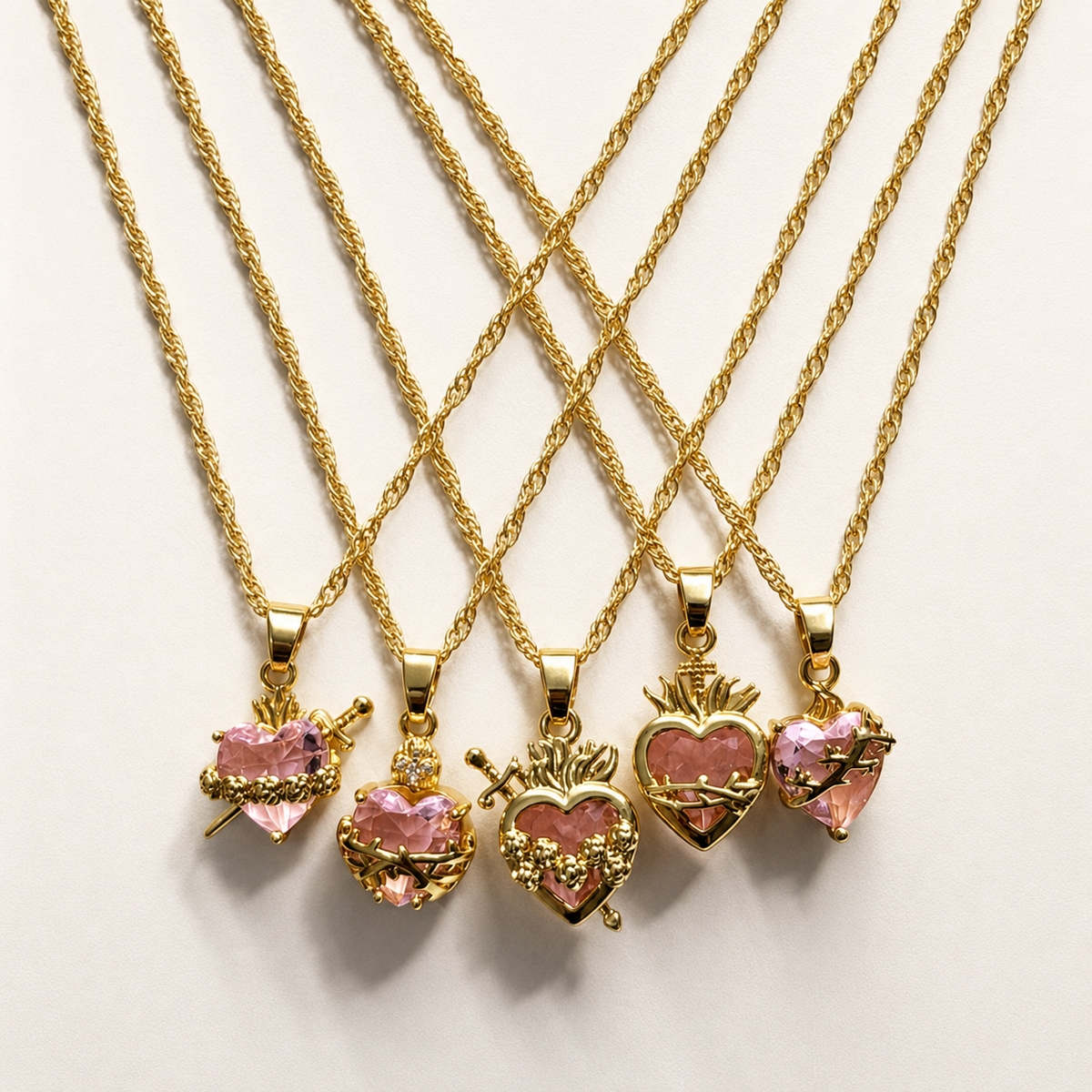 Collar religioso de chapa de oro 18K con dije del Sagrado Corazón para venta de joyería de mayoreo.
