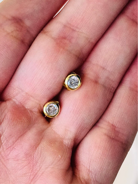 Broquel al mayoreo en Chapa de Oro 18K de Mayoreo, diseño duradero y sofisticado.