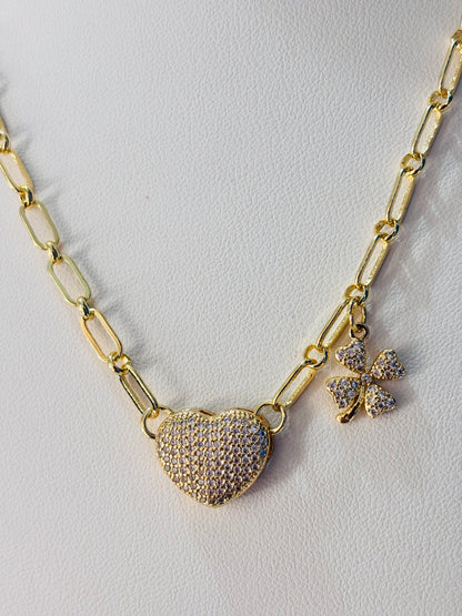 Collar Amuleto Dorado