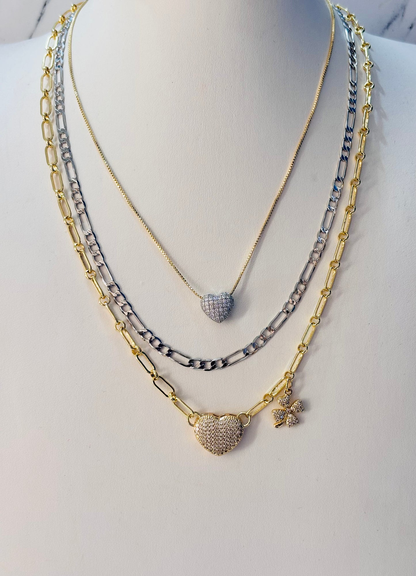 Collar Amuleto Dorado