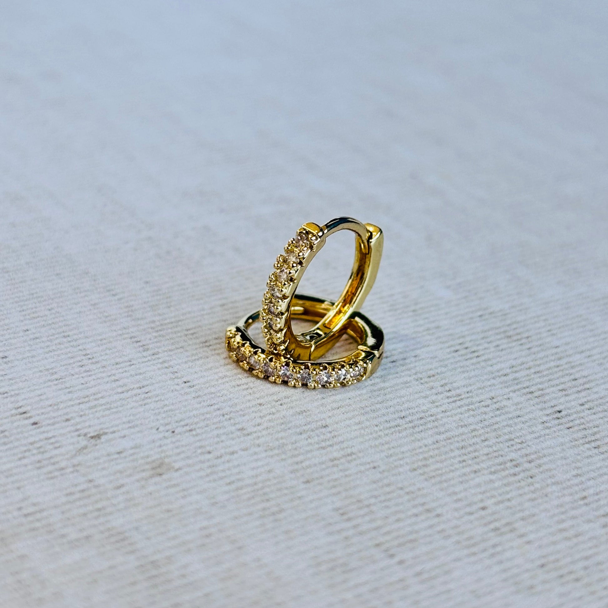 HUGGIE CHAPA DE ORO 18K MAYOREO
