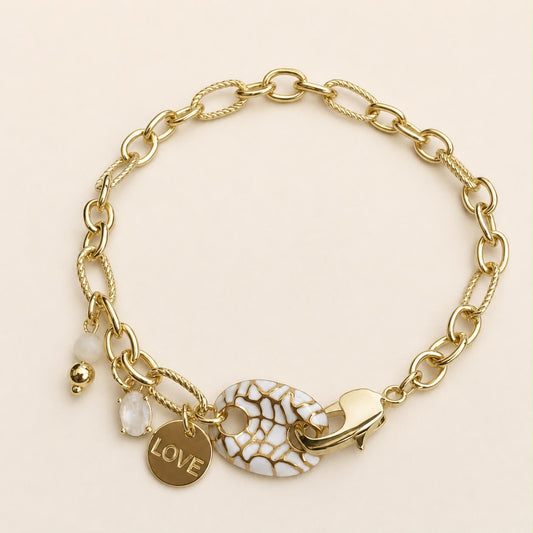 Pulsera Dorada en chapa de oro 18K, diseño femenino y versátil para joyería de mayoreo.