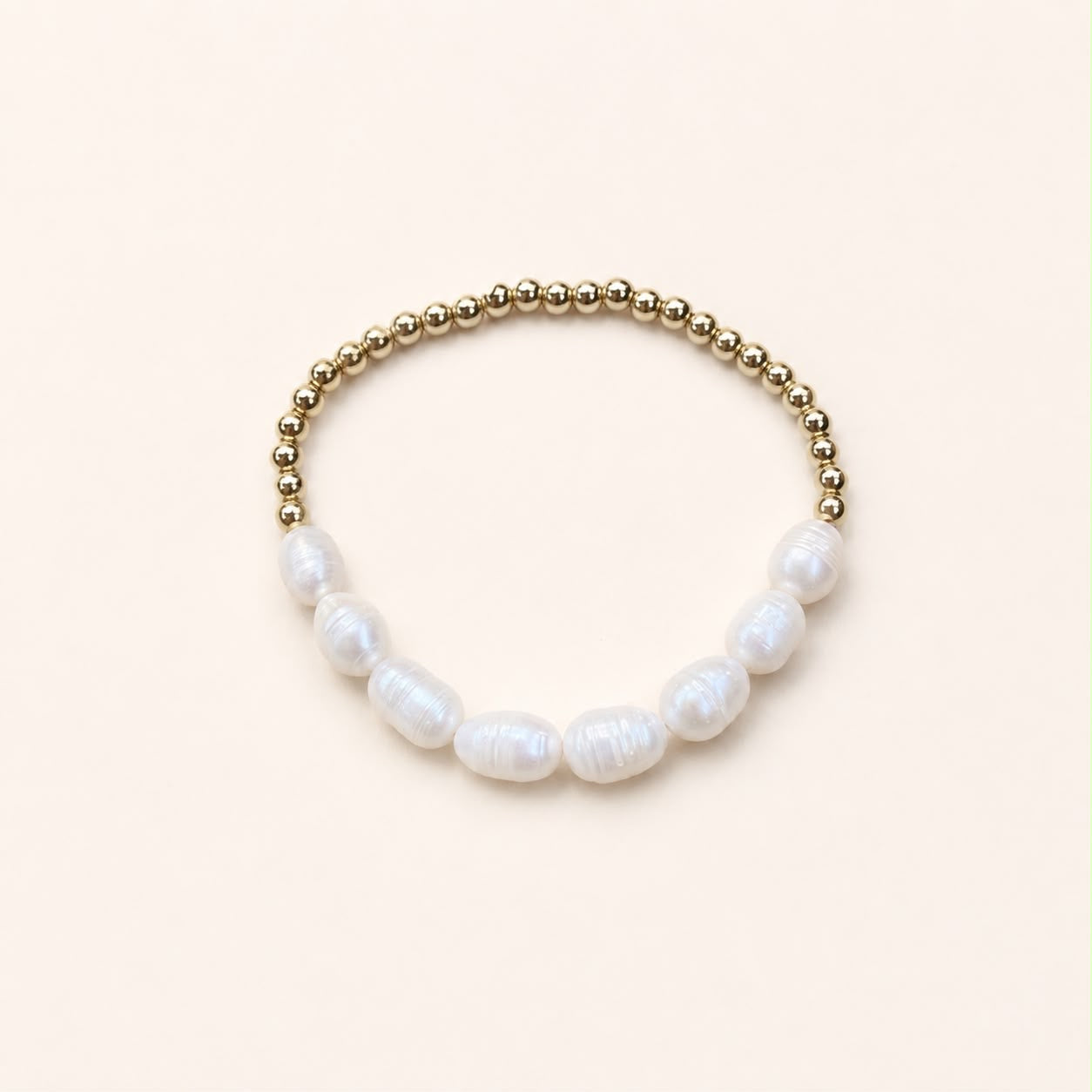 Pulsera con perlas de río naturales, accesorio femenino y elegante para venta de joyería de mayoreo.