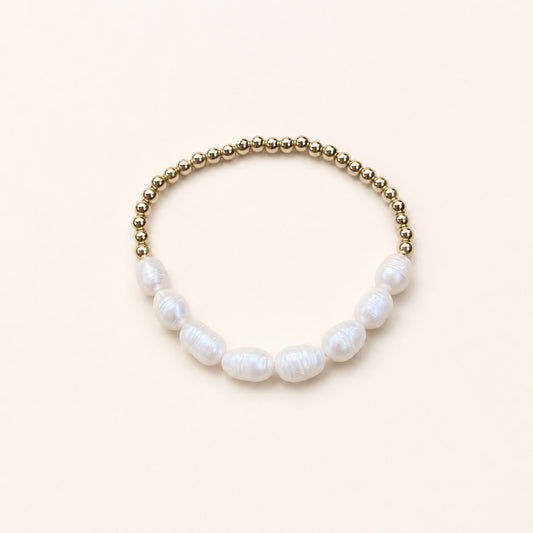 Pulsera con perlas de río naturales, accesorio femenino y elegante para venta de joyería de mayoreo.