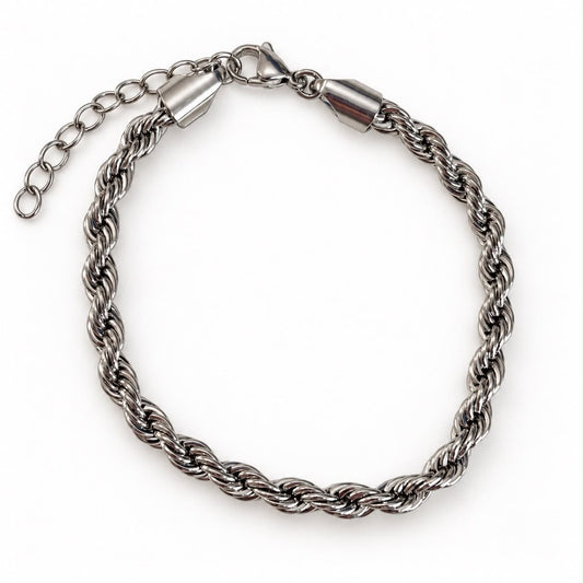 Pulsera color plata con cadena de diseño trenzado