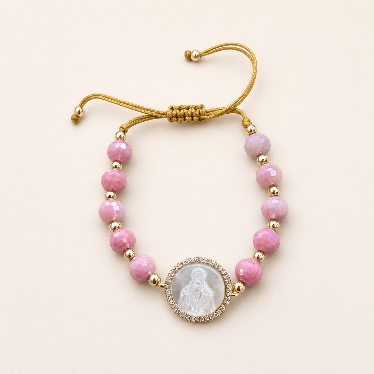 Pulsera de hilo ajustable con detalles en chapa de oro 18K, de estilo casual y juvenil.