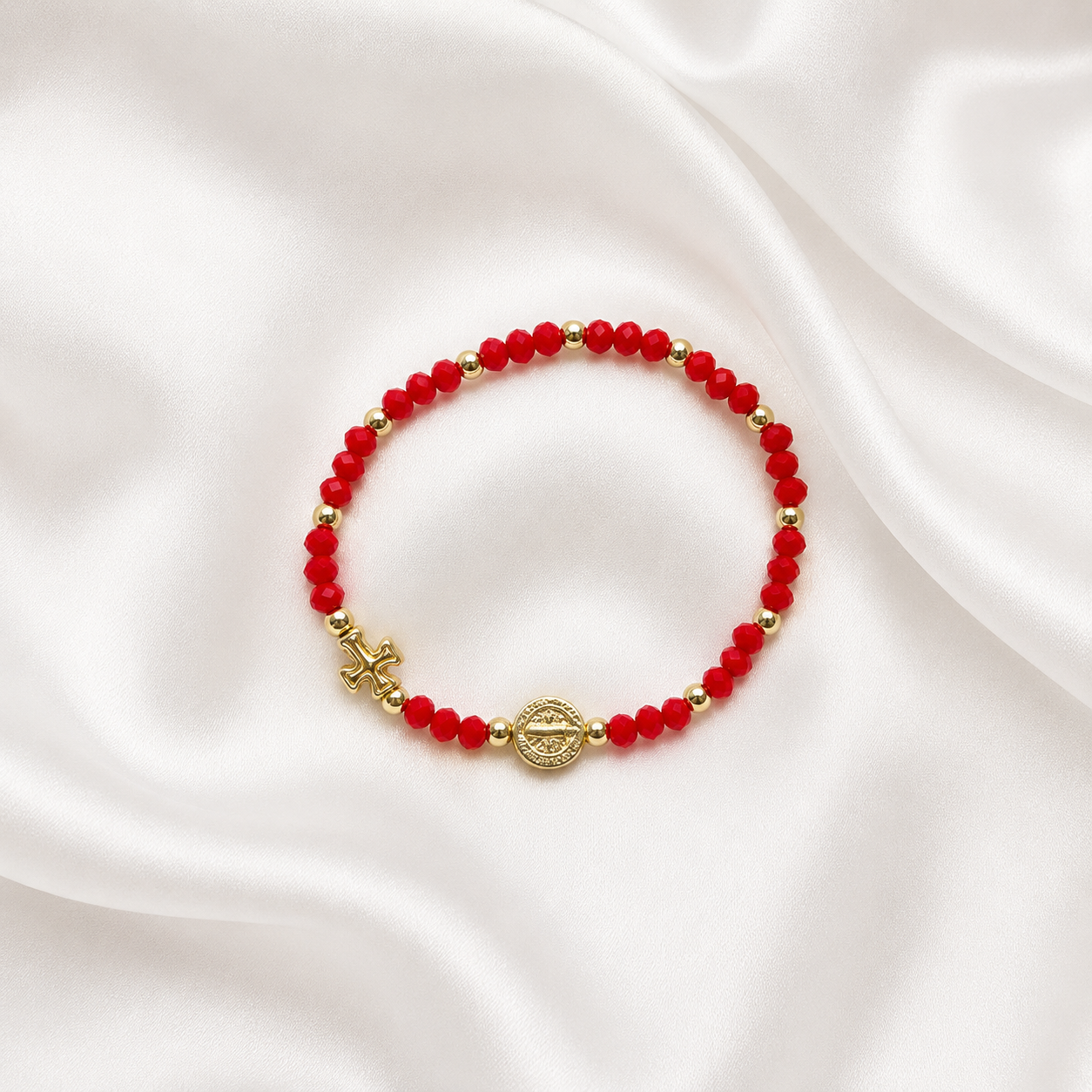 Pulsera de San Benito con cristales y detalles en chapa de oro para joyería de mayoreo, accesorio religioso con valor emocional para reventa.