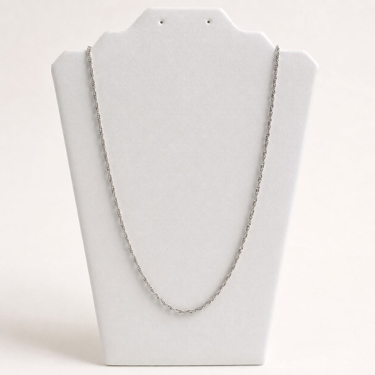 Cadena básica, torsal color plata para reventa